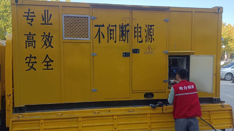 霍城柴油发电机组和UPS电源配合使用时，如何避免切换过程中的电力中断？