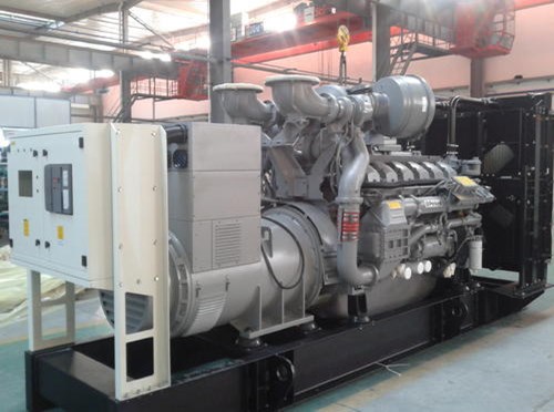 霍城如何确保柴油发电机组和储能设备配合使用时的安全性？