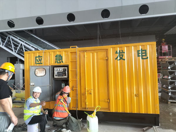 霍城怎样判断空气滤清器是否需要更换？